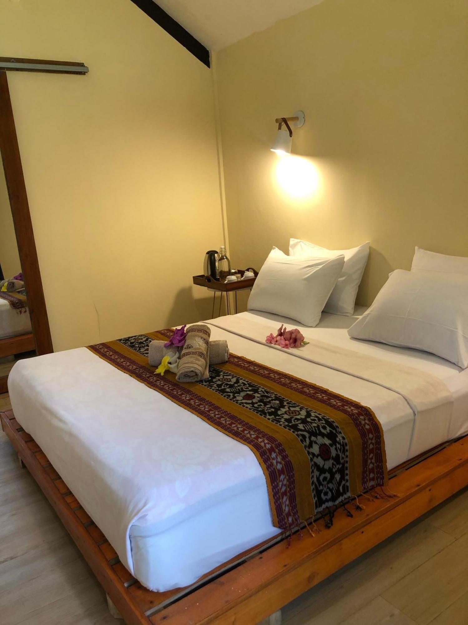 Waroeng Senaru Hotell Exteriör bild